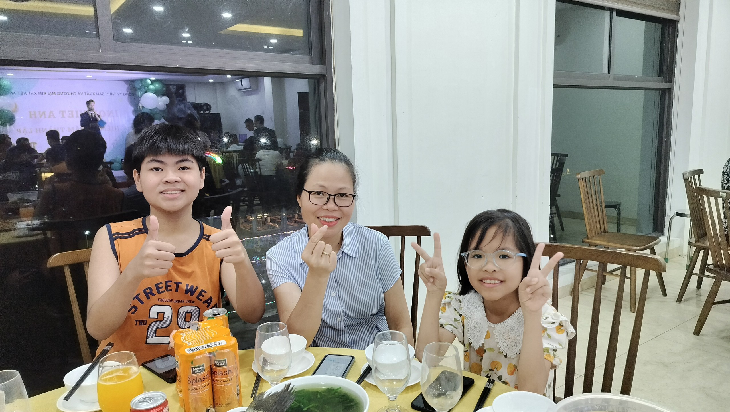 Kim Khí Việt Anh - Tiệc vui nào