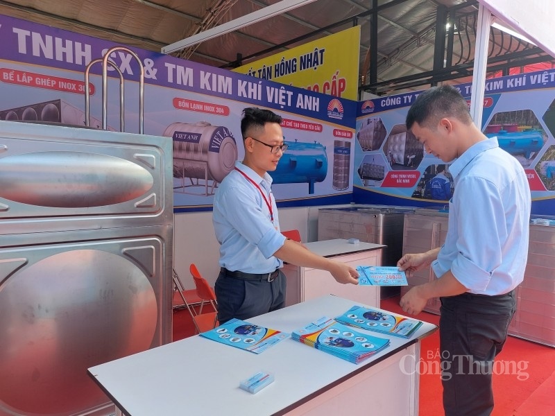 Gian trưng bày của Công ty TNHH Sản xuất và Thương mại Kim khí Việt Anh