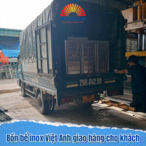Bồn bể inox Việt Anh giao hàng cho khách