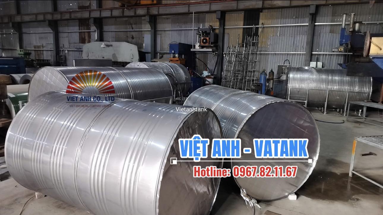 Sản xuất bồn inox VATANK tại xưởng kiểm soát chất lượng nghiêm ngặt