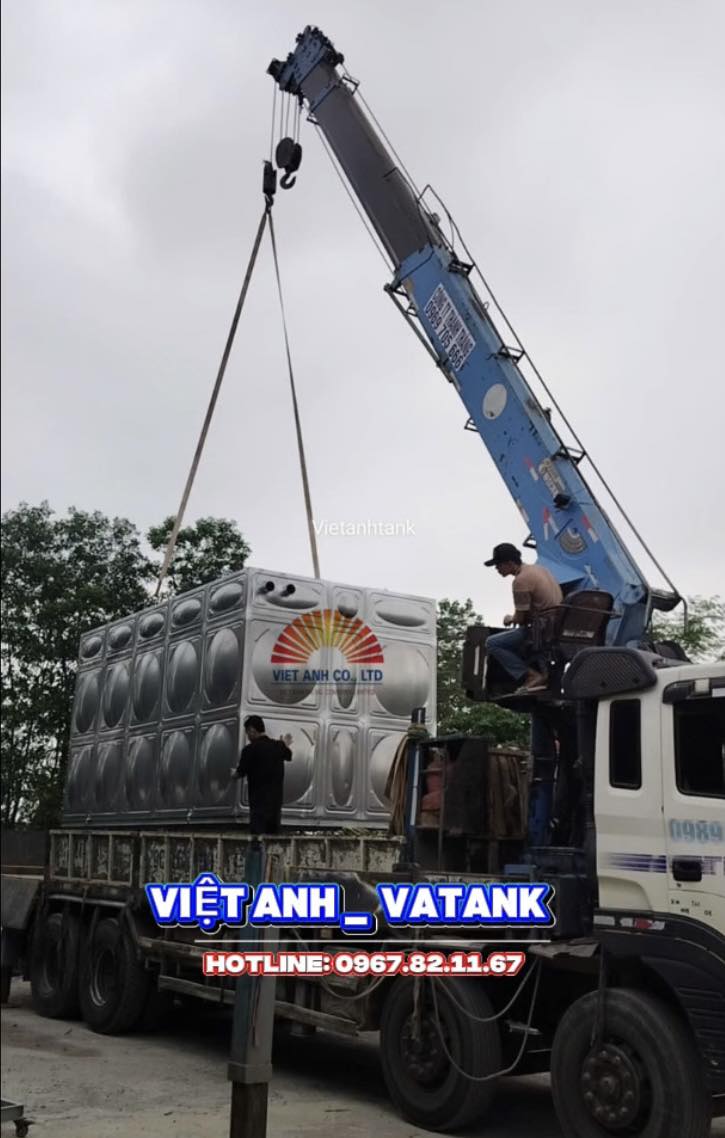 Vận chuyển và cẩu lắp bể inox VATANK an toàn chuyên nghiệp